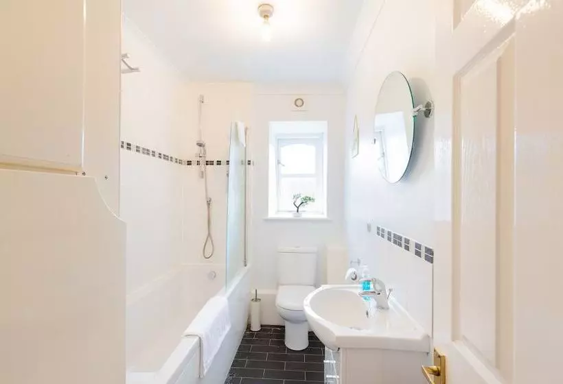 2 Bedroom Apartment, Castle Walk