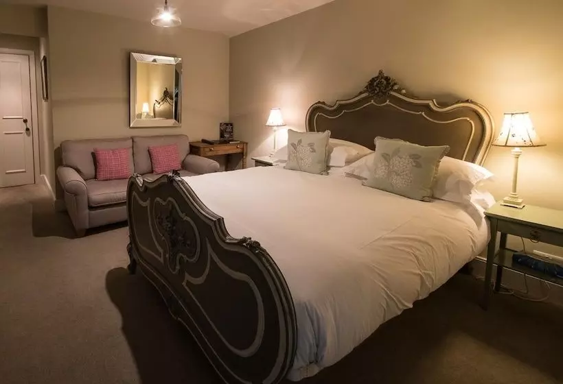 Majatalo Checkers Pantry With Rooms