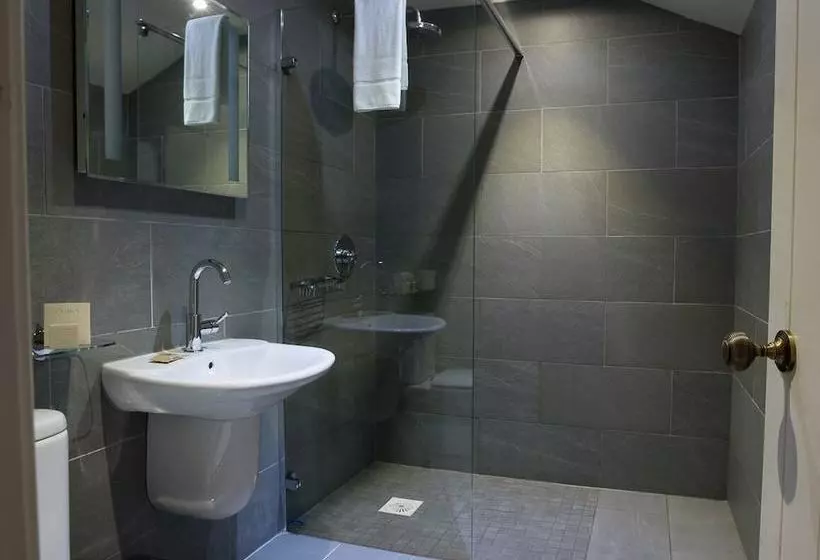 Majatalo Checkers Pantry With Rooms