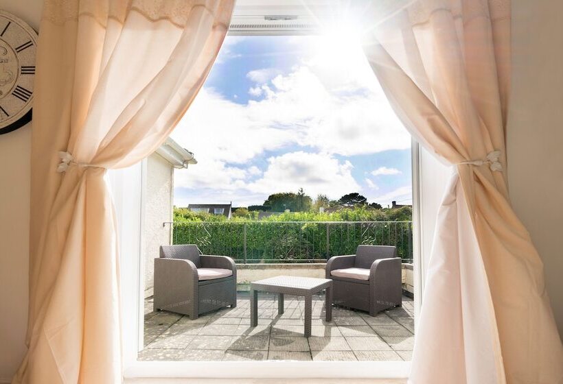 Peveril House, Spacious Eco Friendly Holiday Home