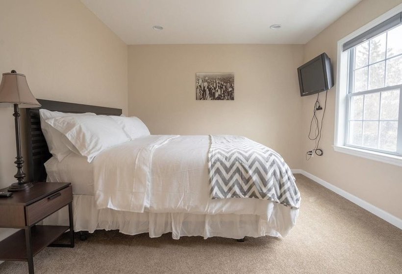 Beautiful Brand New 3 Bd Home Near West Point!