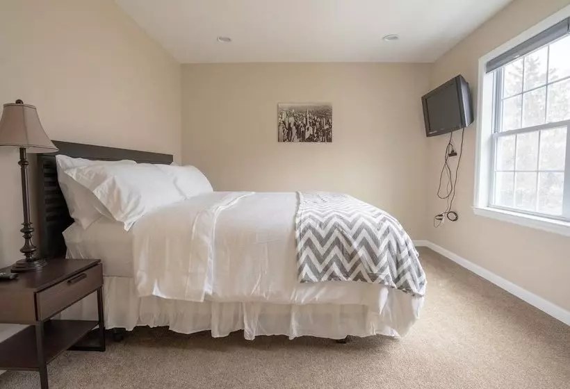 Beautiful Brand New 3 Bd Home Near West Point!
