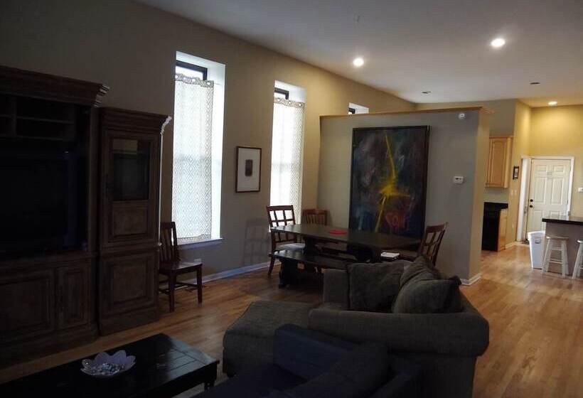 Bucktown, Urban Luxury And Convenience, Near L Train Stop At Western