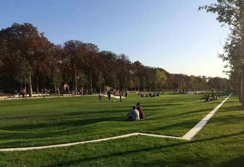 Le Nid Des Halles, Au Cœur Du Boulingrin