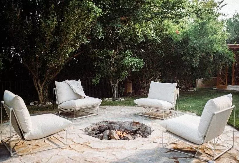 هتل The Good House  Hot Spring Hideaway