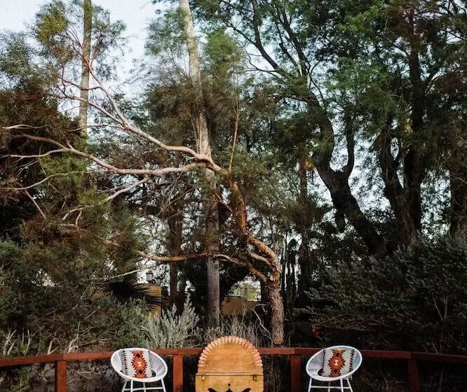 هتل The Good House  Hot Spring Hideaway