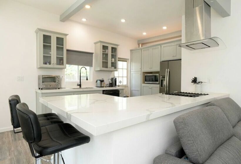 Spacious House On Melrose W Private Backyard Gym