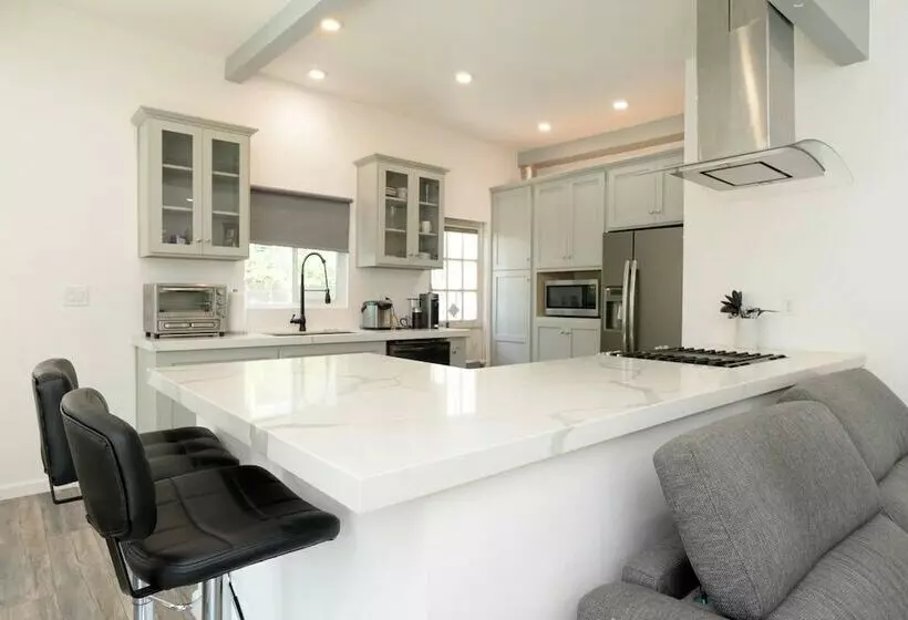 Spacious House On Melrose W Private Backyard Gym
