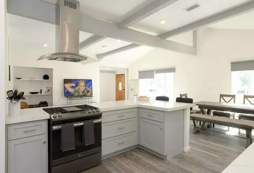 Spacious House On Melrose W Private Backyard Gym