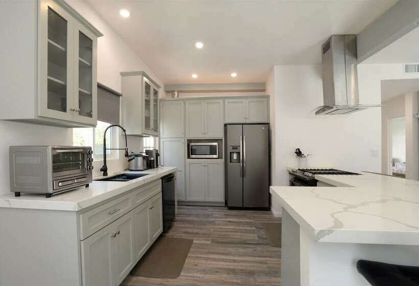 Spacious House On Melrose W Private Backyard Gym