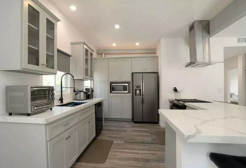 Spacious House On Melrose W Private Backyard Gym