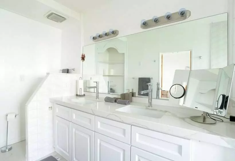 Spacious House On Melrose W Private Backyard Gym