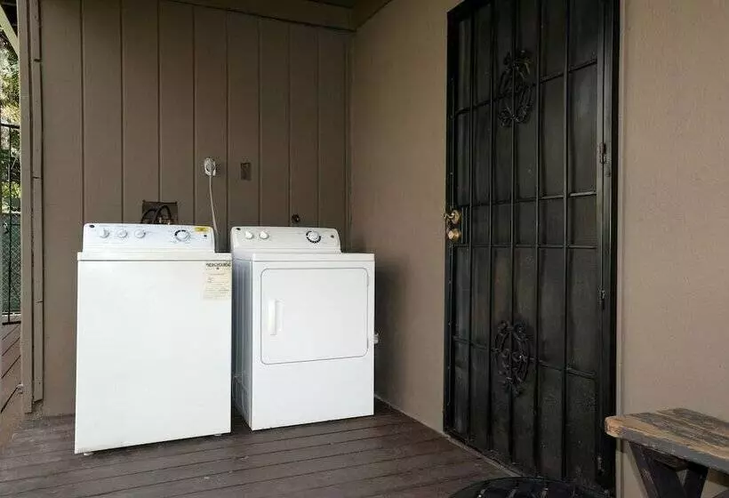 Spacious House On Melrose W Private Backyard Gym