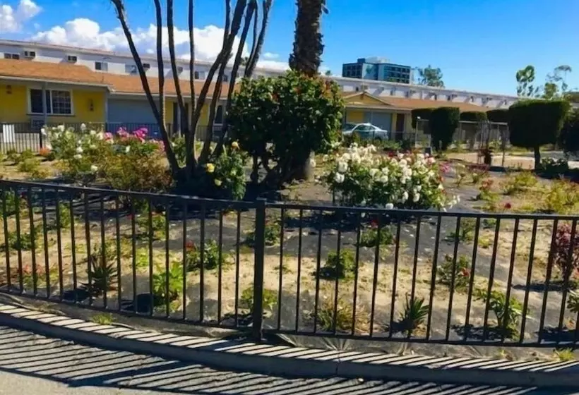 Sunshine Village Motel