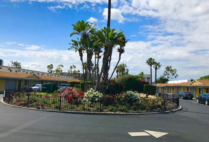 Sunshine Village Motel