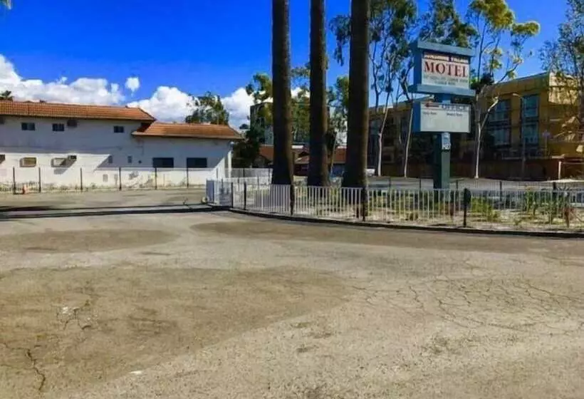 Sunshine Village Motel