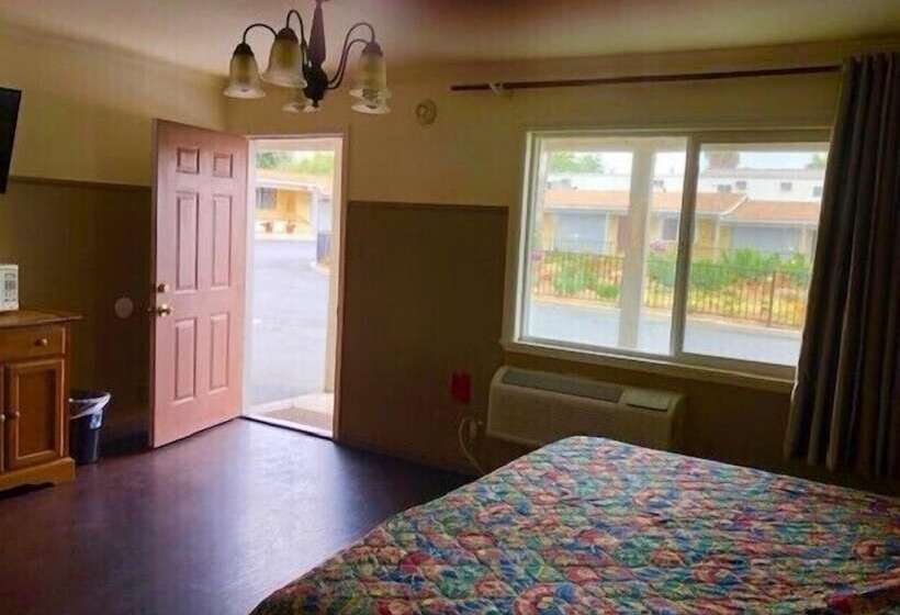 Sunshine Village Motel