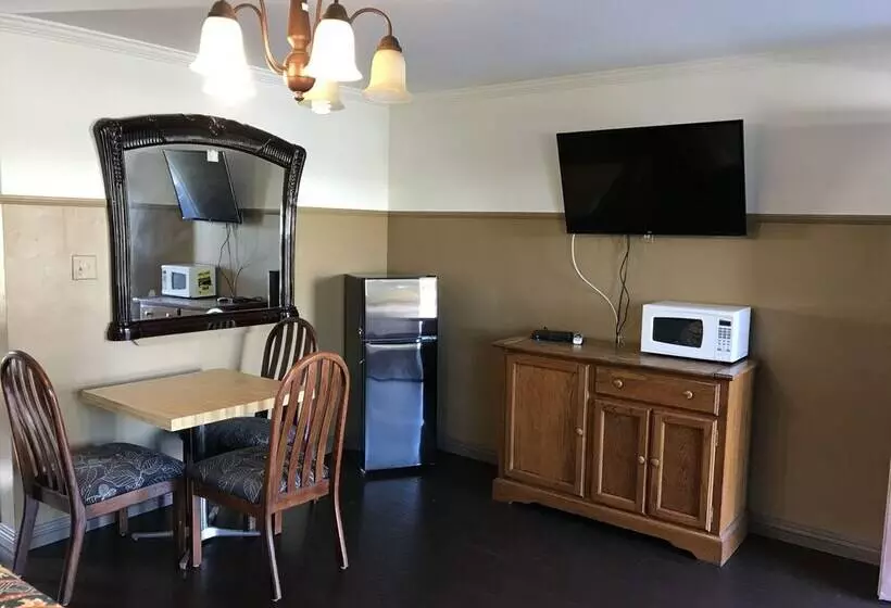 Sunshine Village Motel