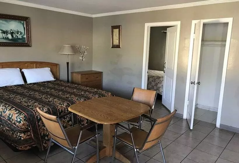 Sunshine Village Motel