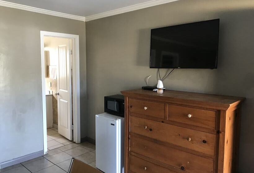 Sunshine Village Motel