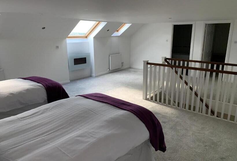 The Village Tavern Apartment