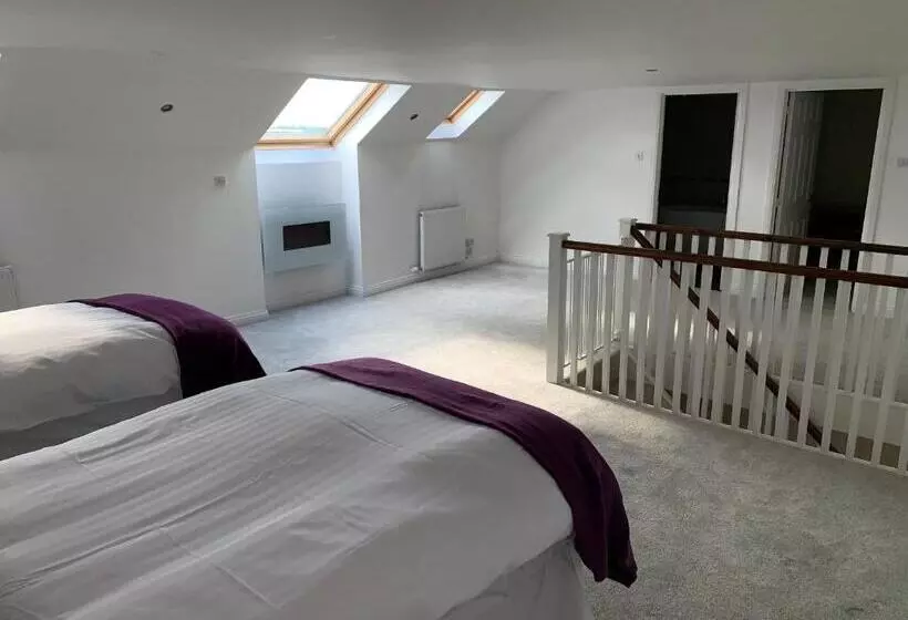 The Village Tavern Apartment