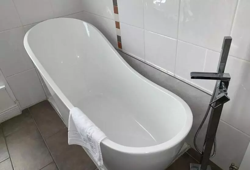 The Village Tavern Apartment