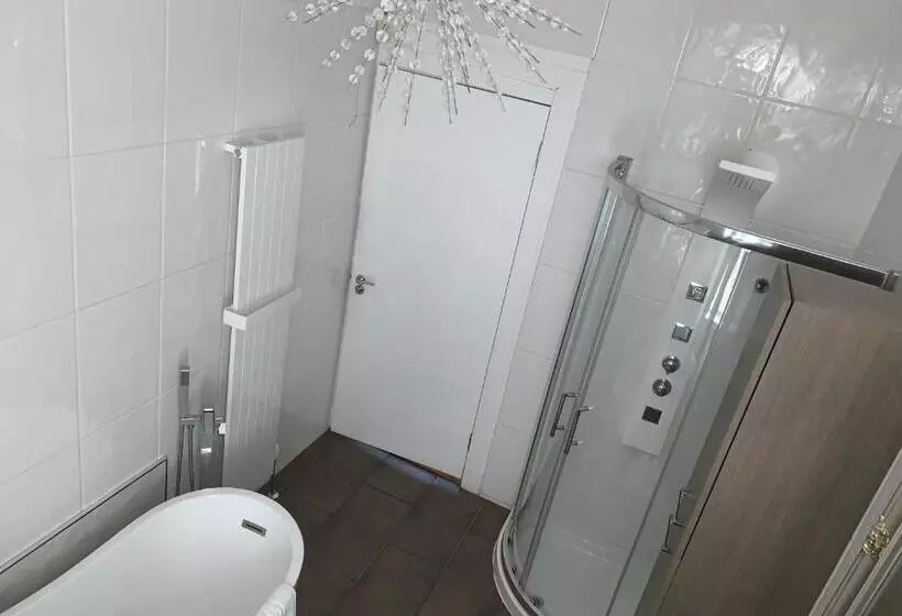 The Village Tavern Apartment