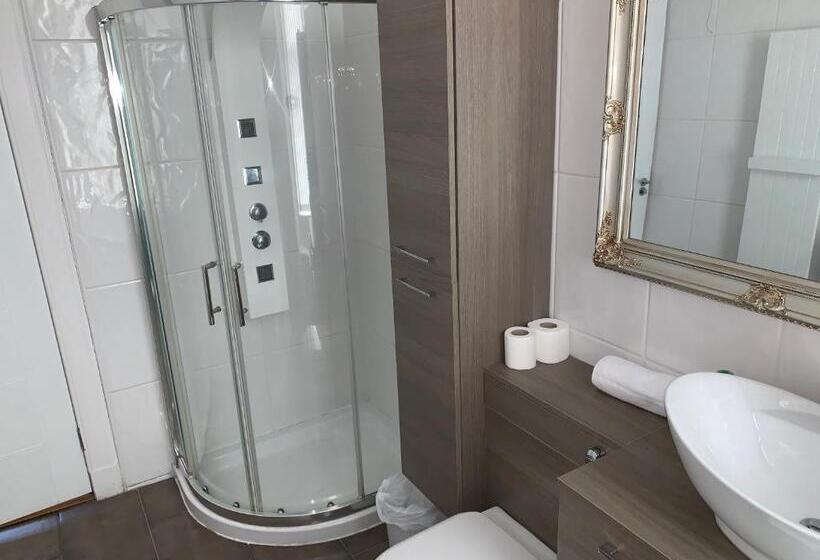 The Village Tavern Apartment