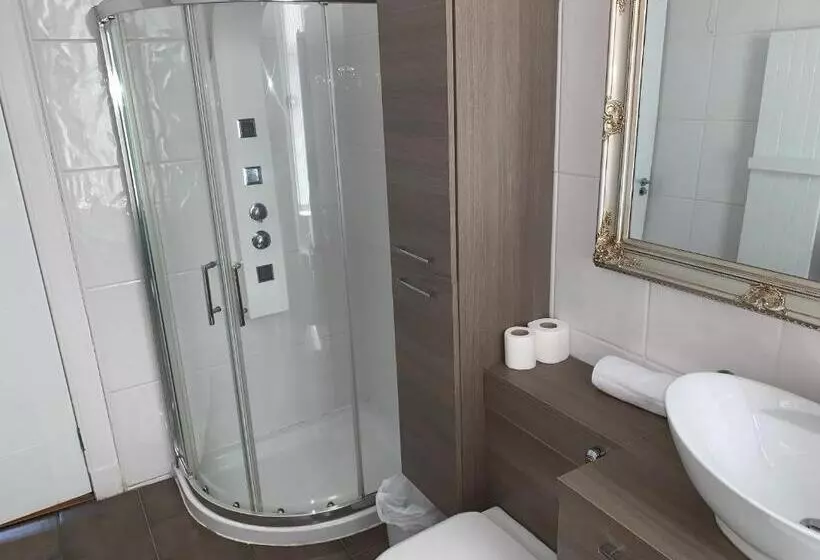 The Village Tavern Apartment