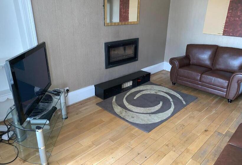 The Village Tavern Apartment