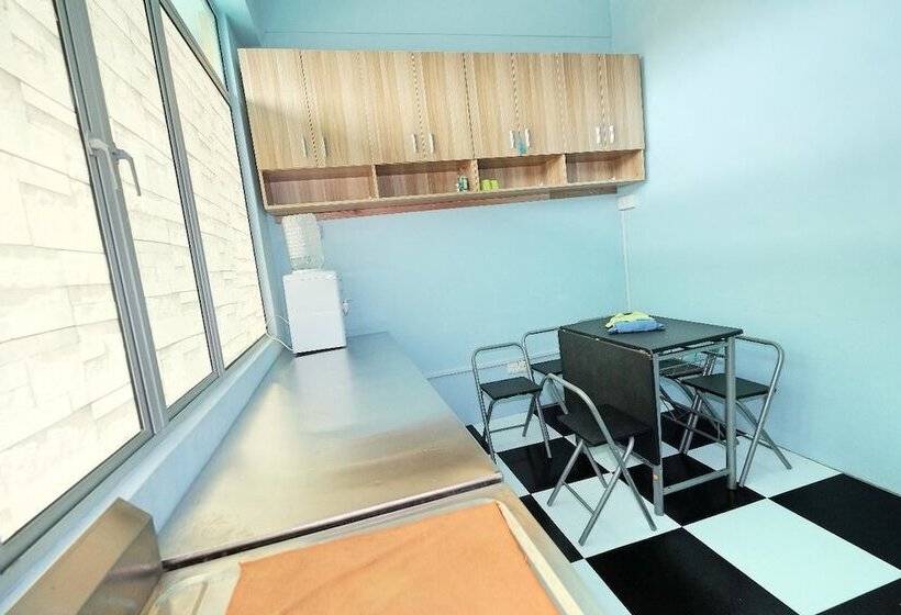 ホテル Audrey Capsule Hostel