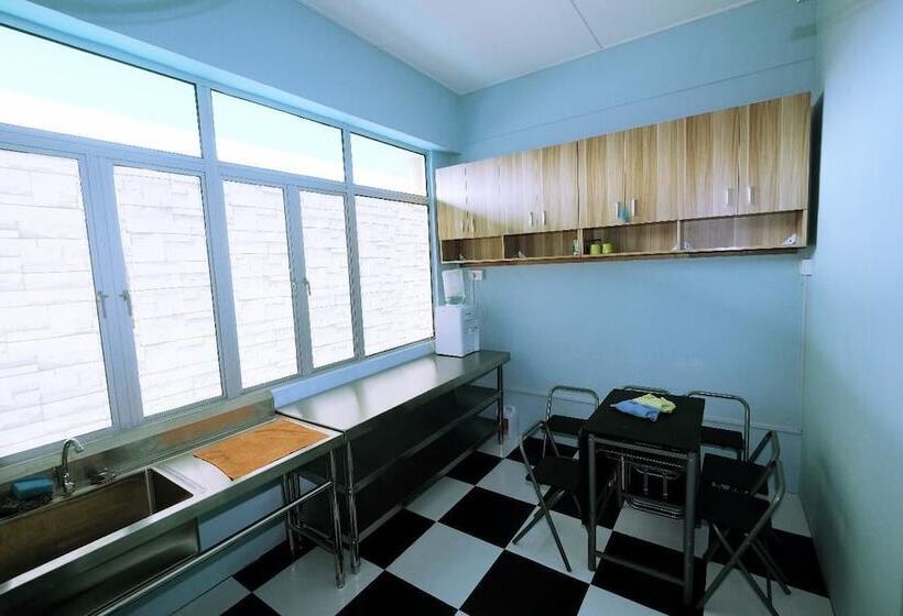 ホテル Audrey Capsule Hostel