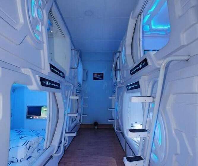 ホテル Audrey Capsule Hostel