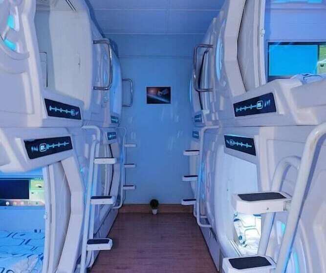 ホテル Audrey Capsule Hostel