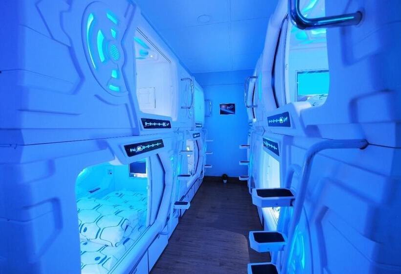 ホテル Audrey Capsule Hostel