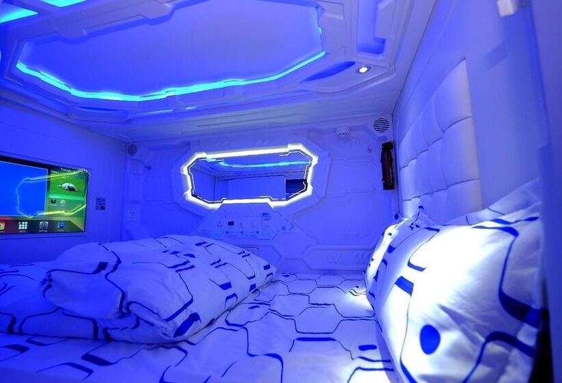 ホテル Audrey Capsule Hostel