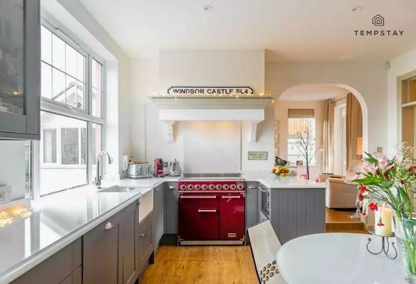 Luxury Home   Central Windsor, Gated Parking