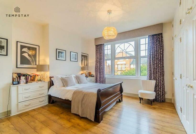 Luxury Home   Central Windsor, Gated Parking