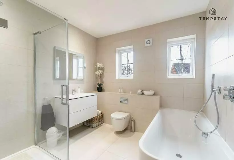 Luxury Home   Central Windsor, Gated Parking