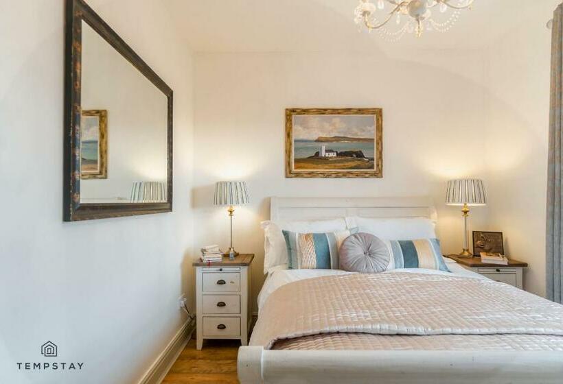 Luxury Home   Central Windsor, Gated Parking