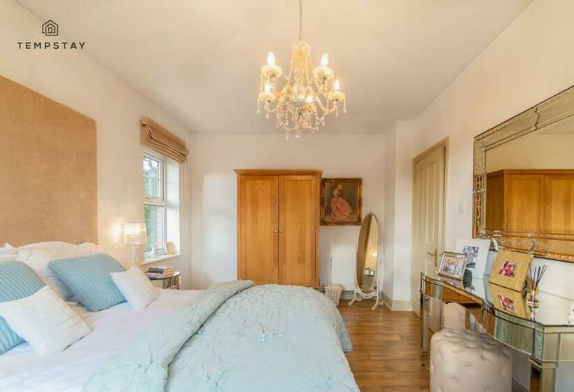 Luxury Home   Central Windsor, Gated Parking