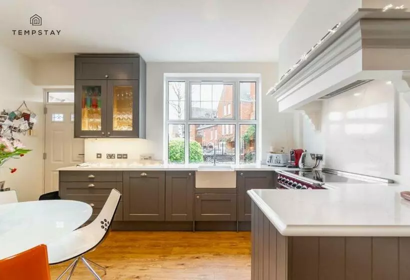 Luxury Home   Central Windsor, Gated Parking