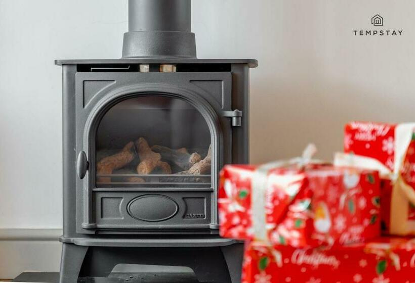 Luxury Home   Central Windsor, Gated Parking