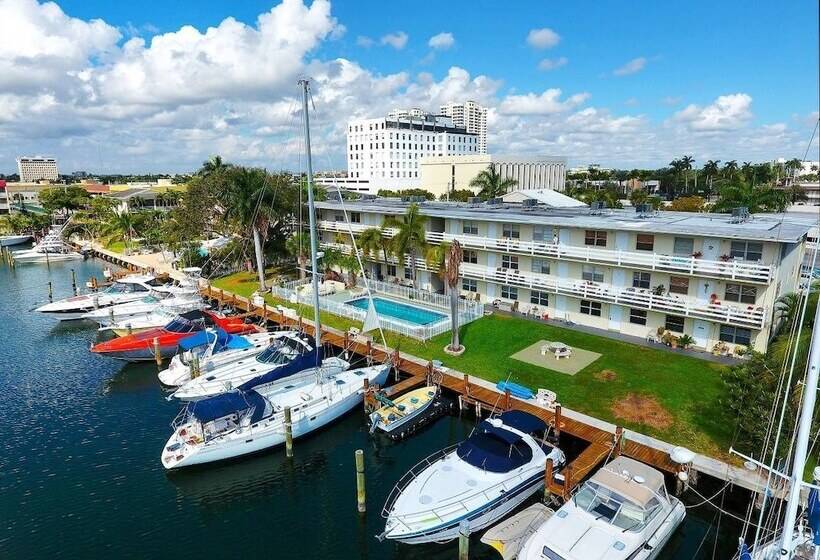 Stylish & Unique 1 Br Designer Waterview Apt