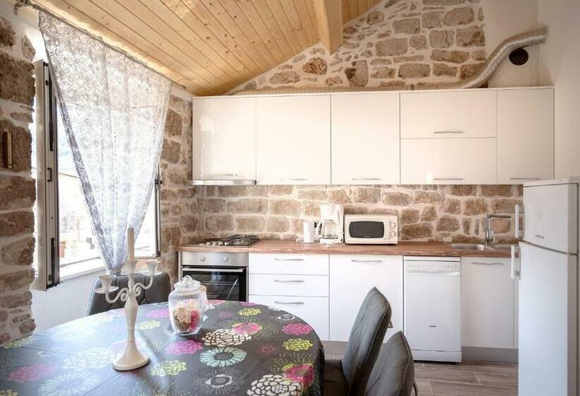 Apartment Nediljka In Old Part Of Town