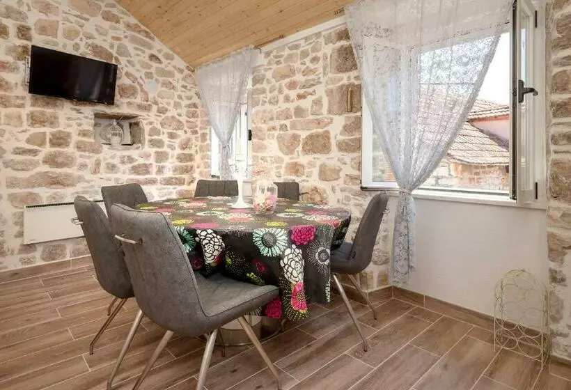 Apartment Nediljka  In Old Part Of Town