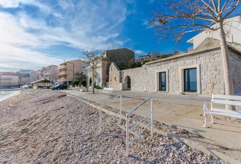 Apartment On The Beach