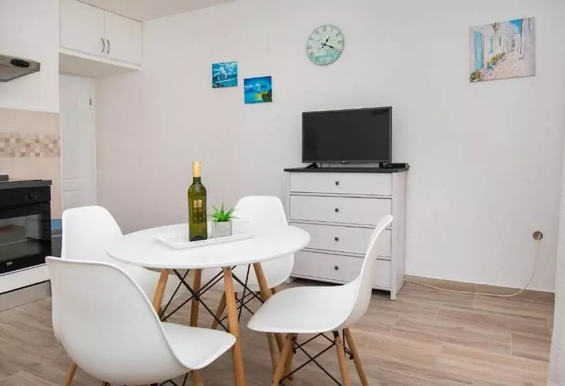 Apartments Tiho