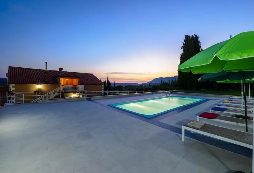 Villa Aniva